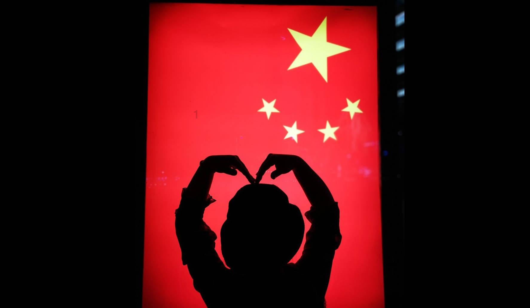 男的到底是喜欢漂亮的女生还是喜欢对自己好的游戏画面